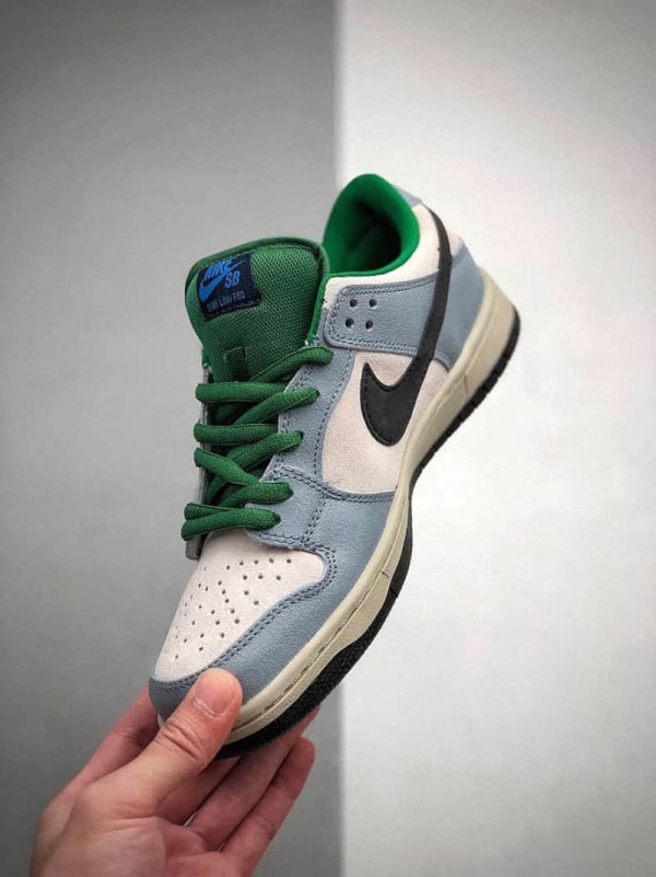 nike dunk sb low maple leaf central park