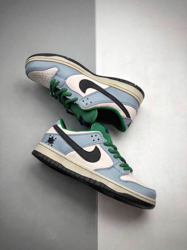 nike dunk sb low maple leaf central park